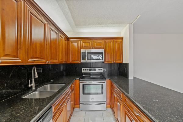 Lakewood Of Palm Springs, 385 Lake Arbor Dr, Palm Springs, Florida 33461, image 3