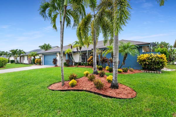 Sugar Pond Manor, 14358 Blackberry Dr, Wellington, Florida 33414, image 2
