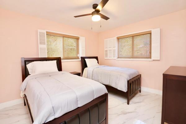 842 NE 154th St, Unincorporated Dade County, Florida 33162, image 1