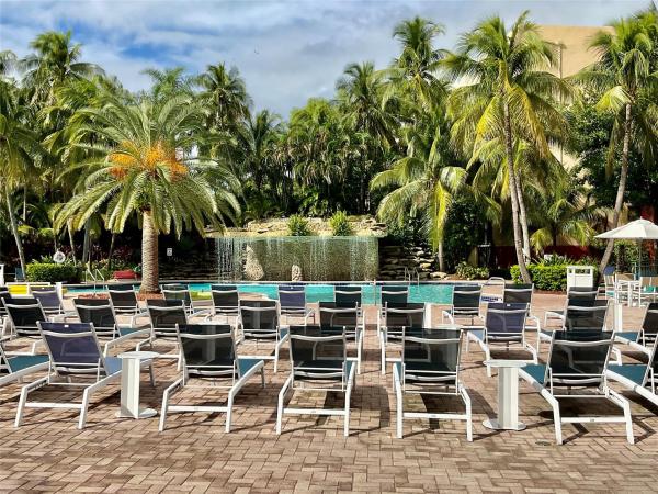 9591 Fontainebleau Blvd #109, Unincorporated Dade County, Florida 33172, image 2