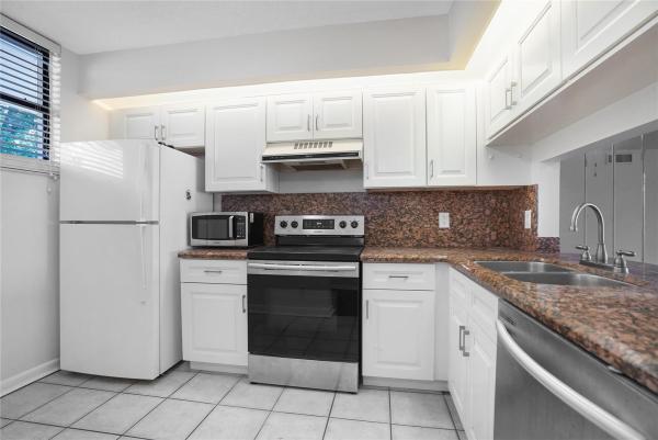 Lake Emerald, 109 Lake Emerald Dr #110, Oakland Park, Florida 33309, image 3