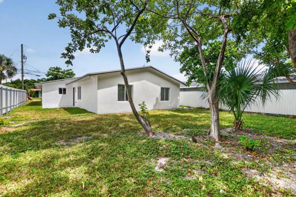 Carver Heights, 182 SW 6th St, Deerfield Beach, Florida 33441, image 2