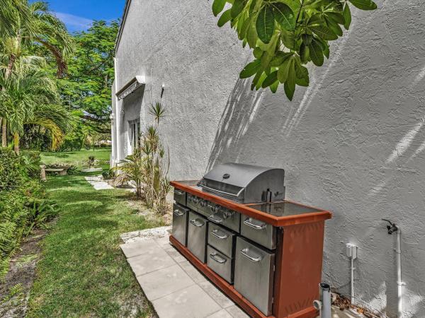Coventry Green At Wellington, 1970 Canterbury Cir, Wellington, Florida 33414, image 2