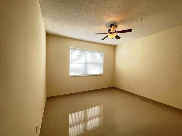 Poinciana Place, 5820 W Sample Rd #305, Coral Springs, Florida 33067, image 2