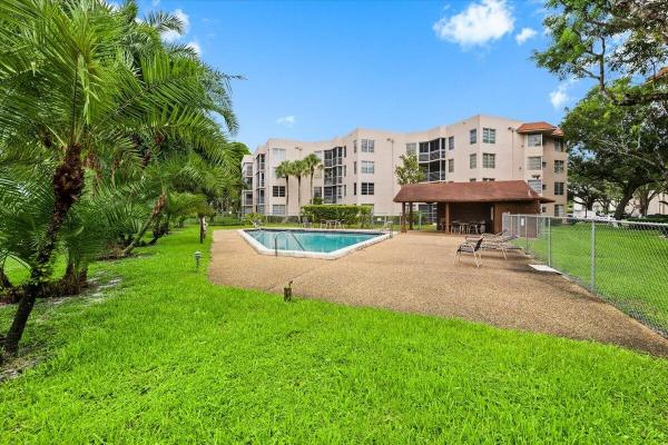 Sabal Palm Of Pine Island Ridge, 1831 Sabal Palm Dr #403, Davie, Florida 33324, image 2