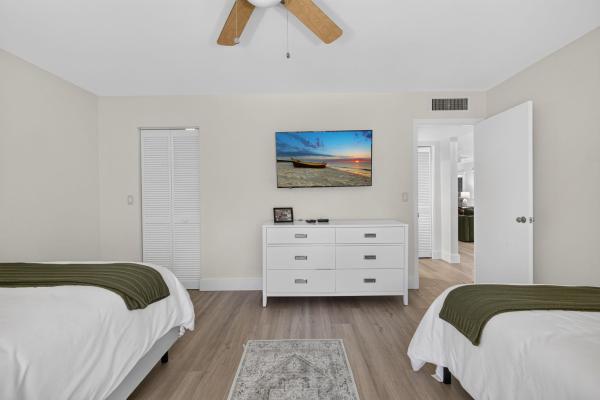 Golf Villas, 124 Brackenwood Rd, Palm Beach Gardens, Florida 33418, image 2