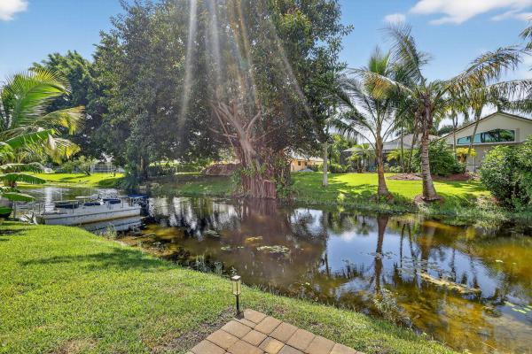Wiltshire Village Of Greenview Shores 2, 1880 Grantham Ct, Wellington, Florida 33414, image 2