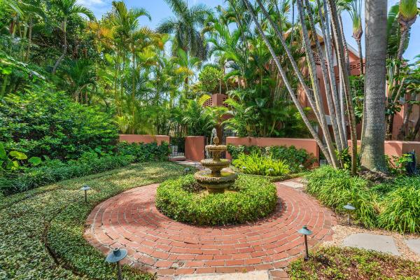 215 Phipps Plz #2, Palm Beach, Florida 33480, image 2