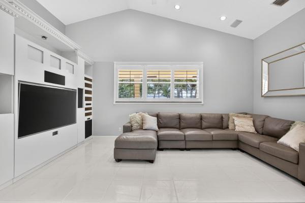 Lawn Lake, 1052 W Shore Dr, West Palm Beach, Florida 33406, image 3