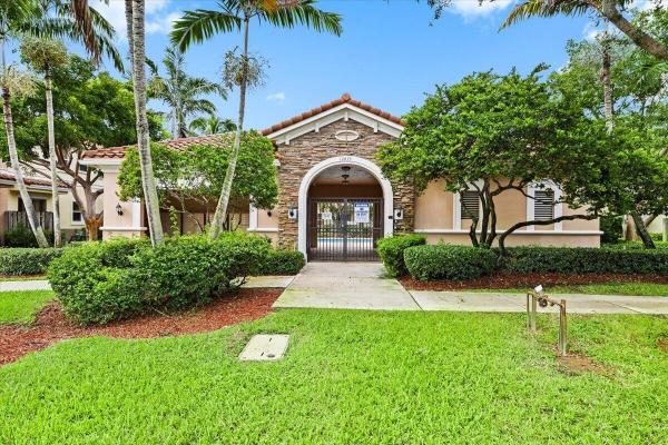 Emerald Creek Townhomes, 130 Emerald Creek Ter, Plantation, Florida 33324, image 2