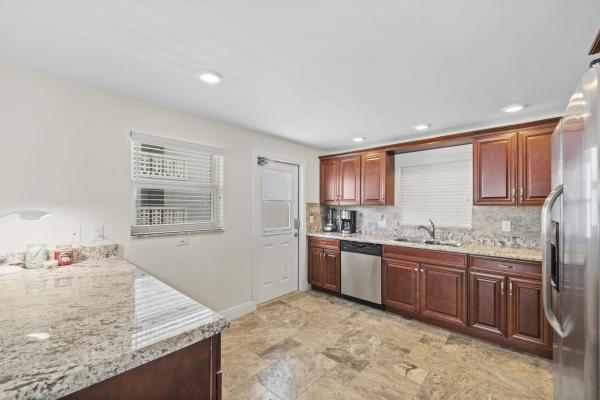 Lake Harbour Towers North, 501 Lake Shore Dr #606, Lake Park, Florida 33403, image 2