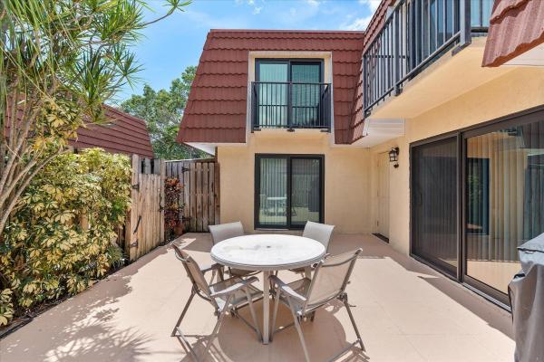 Waterford Courtyards At Jacaranda, 702 NW 98th Cir, Plantation, Florida 33324, image 1