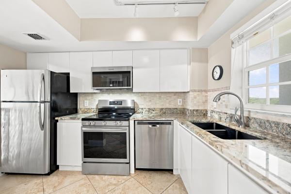 Pompano Yacht & Beach Club, 140 NE 28th Ave #602, Pompano Beach, Florida 33062, image 2