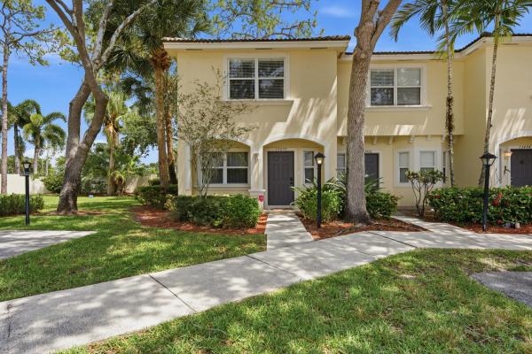 Georgian Courts, 13490 Old Englishtown Rd, Wellington, Florida 33414, image 2