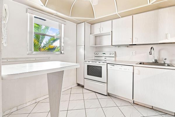 Sands Point, 8321 Sands Point Blvd #305D, Tamarac, Florida 33321, image 1