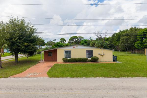 Southern Pines, 2102 Avenue P, Fort Pierce, Florida 34950, image 2