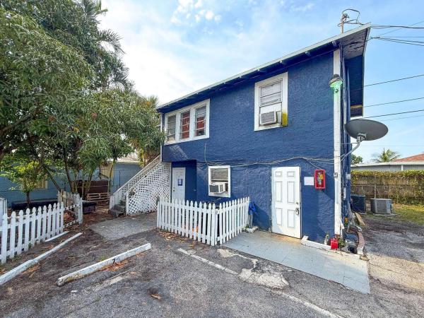 Lakeview Ridge, 1000 W Lakewood Rd, West Palm Beach, Florida 33405, image 2