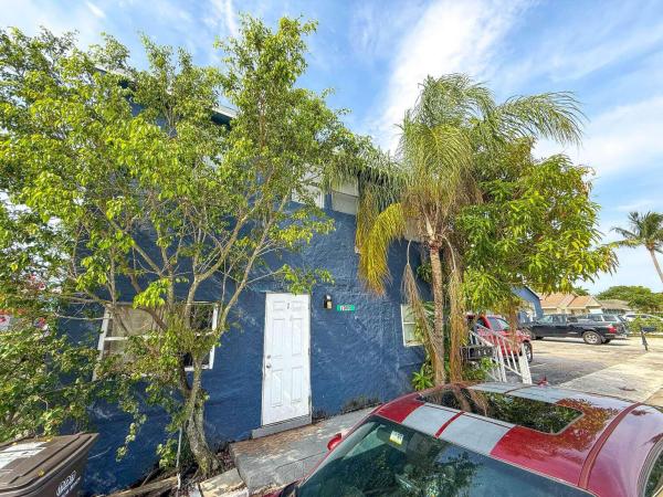 Lakeview Ridge, 1000 W Lakewood Rd, West Palm Beach, Florida 33405, image 1