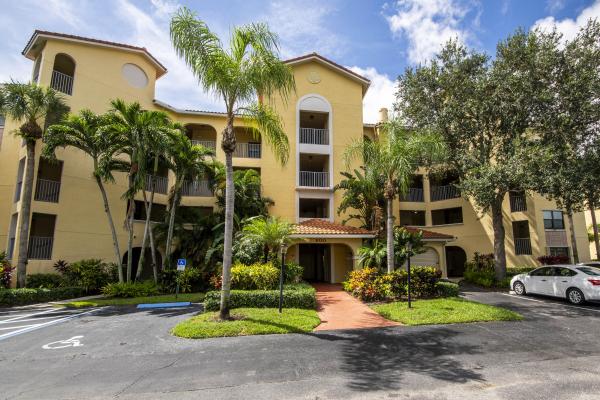 Uno Lago, 800 Uno Lago Dr #105, Juno Beach, Florida 33408, image 1