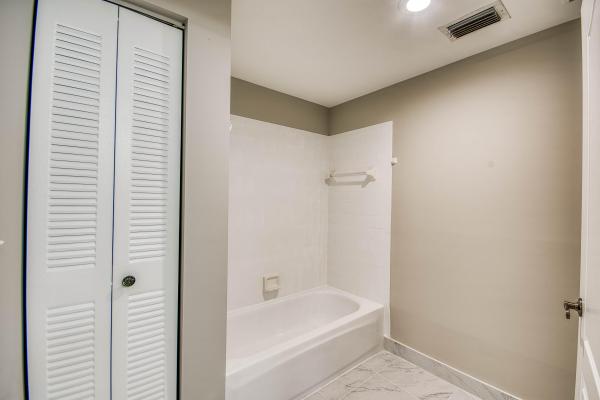 Uno Lago, 800 Uno Lago Dr #105, Juno Beach, Florida 33408, image 2