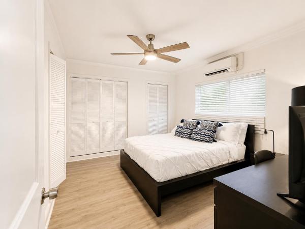 1015 Spanish River Rd #105, Boca Raton, Florida 33432, image 1