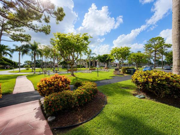 Pine Ridge North 2, 628 Sea Pine Way #C2, Greenacres, Florida 33415, image 3