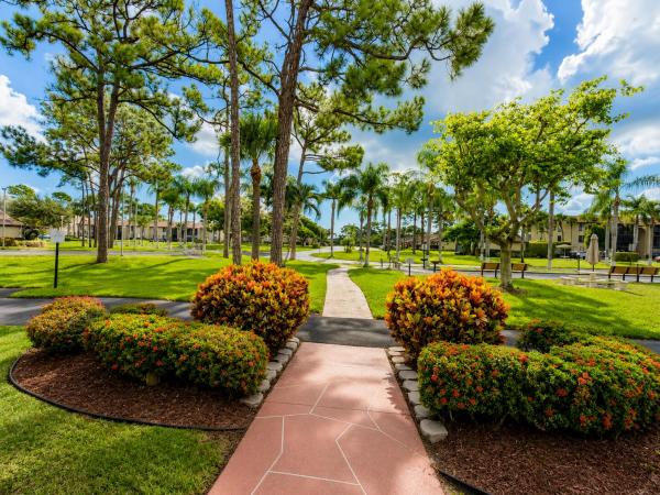 Pine Ridge North 2, 628 Sea Pine Way #C2, Greenacres, Florida 33415, image 2