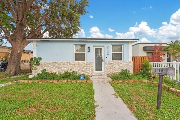 Liberia, 2220 Hope St, Hollywood, Florida 33020, image 2
