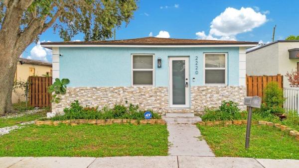 Liberia, 2220 Hope St, Hollywood, Florida 33020, image 3