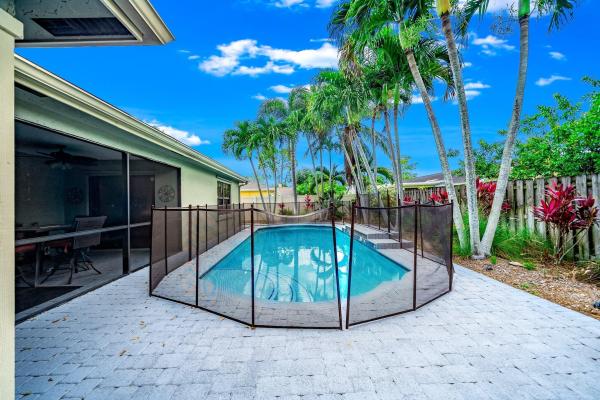 Sugar Pond Manor, 574 Juniper Pl, Wellington, Florida 33414, image 1