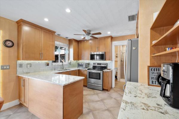 Cresthaven, 3241 NE 9th Ter, Pompano Beach, Florida 33064, image 3