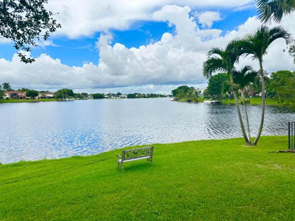 Sunset Pointe, 12155 Sunset Point Cir, Wellington, Florida 33414, image 2