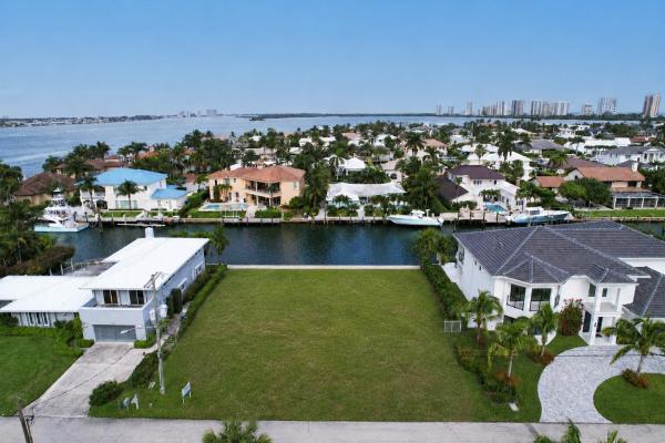 Palm Beach Isles, 1050 Bimini Ln, Riviera Beach, Florida 33404, image 3