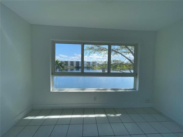19255 NE 2nd Ave #2224, Unincorporated Dade County, Florida 33179, image 2