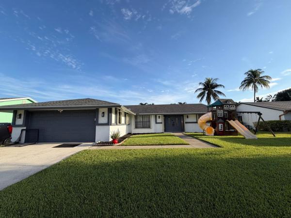 Le Chalet, 5099 Little Beth Dr S, Boynton Beach, Florida 33472, image 3
