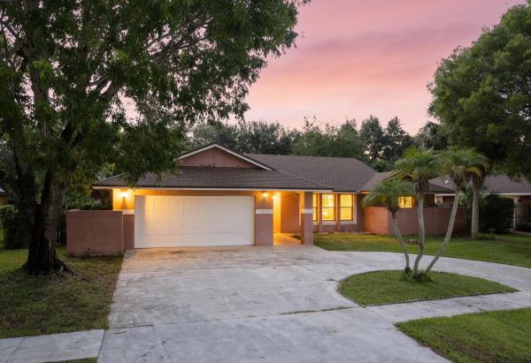 Greenview Shores 2 Of Wellington, 2652 Yarmouth Dr, Wellington, Florida 33414, image 2