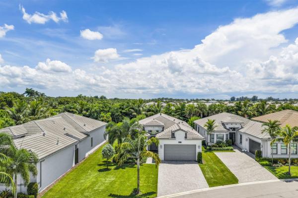 Valencia Grand, 9285 Mountain Pine Grv, Boynton Beach, Florida 33473, image 2