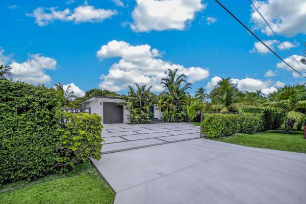 125 NE 146th St, Unincorporated Dade County, Florida 33161, image 2