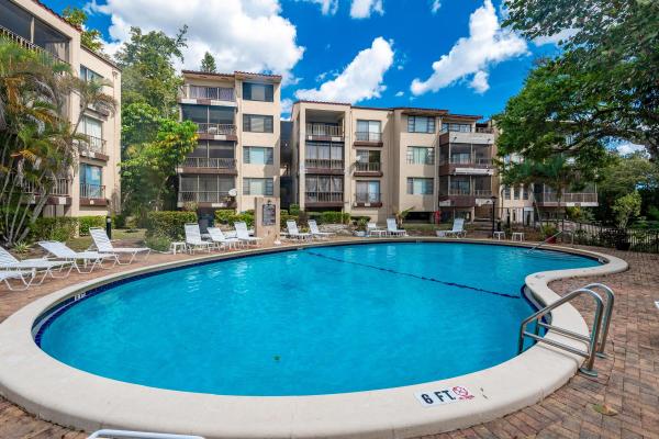 The Falls Of Inverrary, 6260 S Falls Circle Dr #110, Lauderhill, Florida 33319, image 2