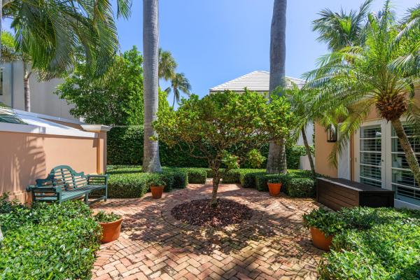 The Estate Section Of Palm Beach, 198 Via Marina, Palm Beach, Florida 33480, image 3