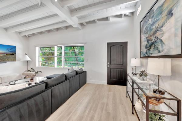 Linns, 231 SE 3rd Ave, Delray Beach, Florida 33483, image 2