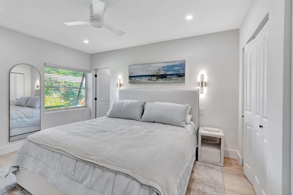 Linns, 231 SE 3rd Ave, Delray Beach, Florida 33483, image 1