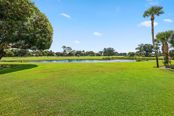 8 Country Rd W, Village Of Golf, Florida 33436, image 2