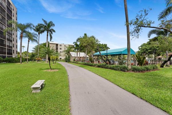 Le Club At Cypress Bend, 2112 S Cypress Bend Dr #607, Pompano Beach, Florida 33069, image 1