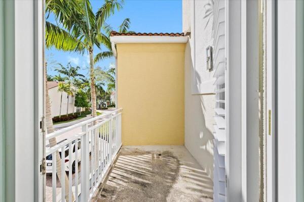 Centra Blue Lake Townhomes, 4980 NW 15th Ave, Boca Raton, Florida 33431, image 3