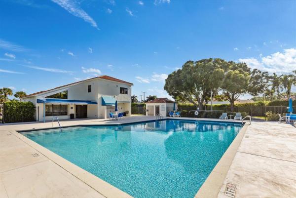 La Cristal At Crystal Pointe, 2576 La Cristal Cir, Palm Beach Gardens, Florida 33410, image 3