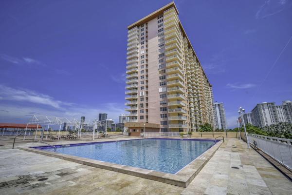 Winston Towers 200, 251 174th St #714, Sunny Isles Beach, Florida 33160, image 1