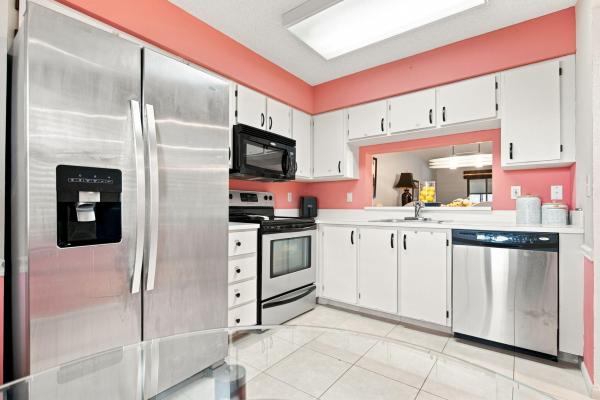 Huntington Lakes 5, 7290 Kinghurst Dr #403, Delray Beach, Florida 33446, image 2