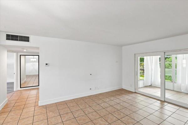 Kahlua Gardens, 5121 W Oakland Park Blvd #109, Lauderdale Lakes, Florida 33313, image 2