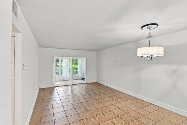 Kahlua Gardens, 5121 W Oakland Park Blvd #109, Lauderdale Lakes, Florida 33313, image 3